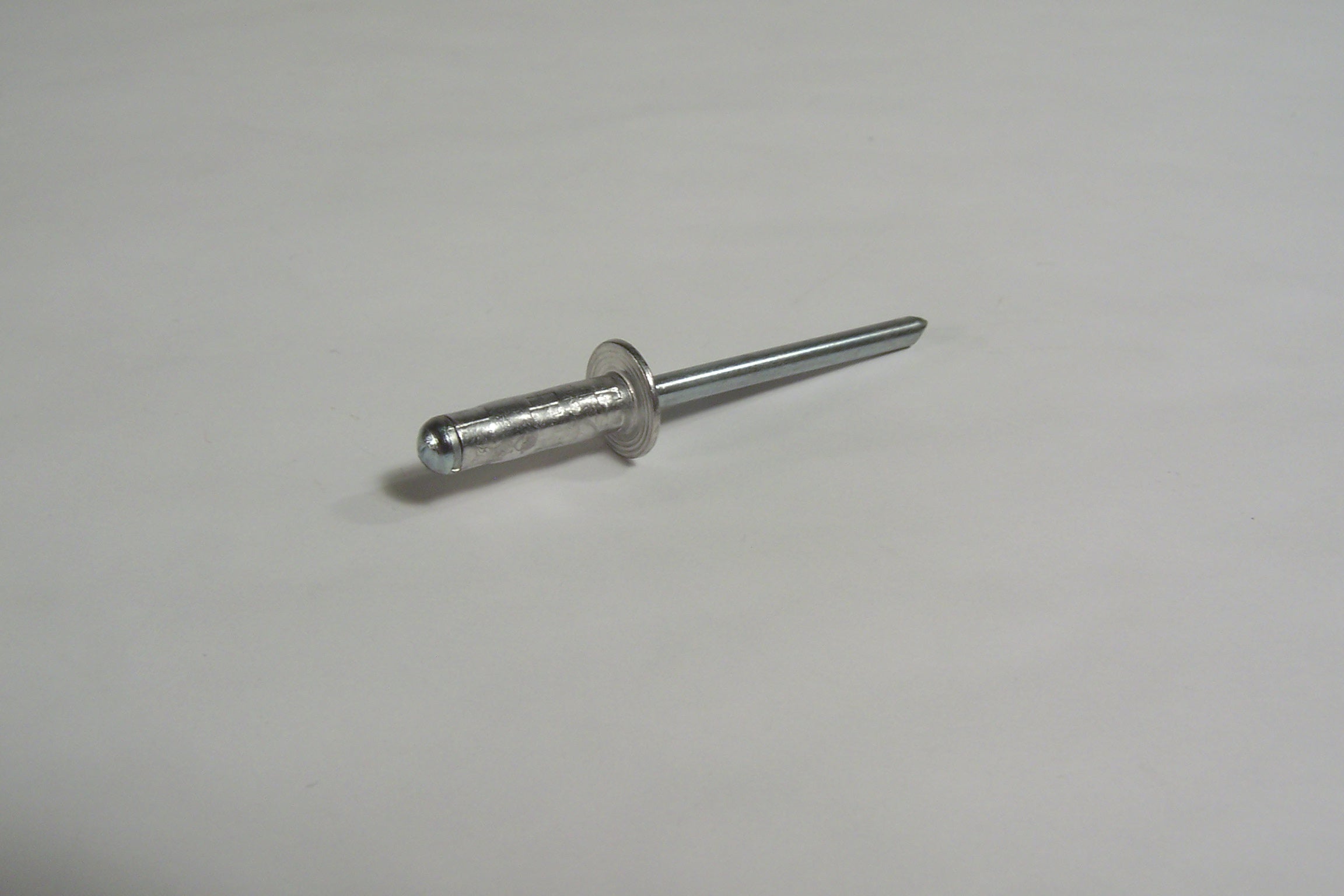 RIVET - JOHNNY VAC